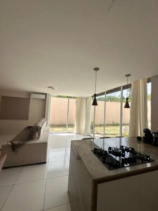 Casa em Abrantes solta em rua pública