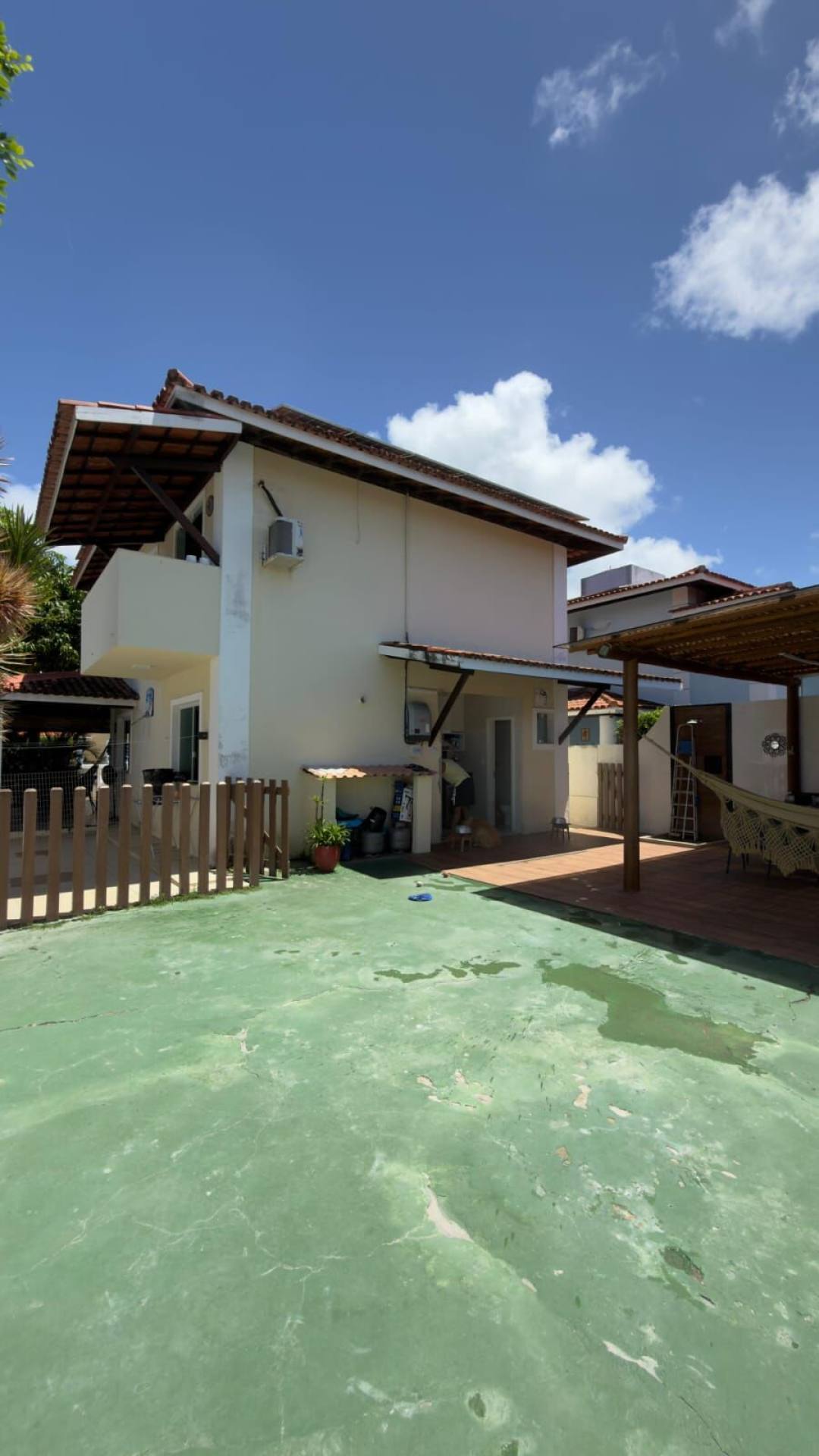 Casa duplex em Buraquinho
