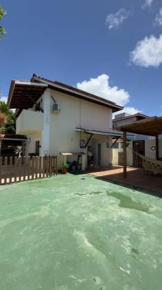 Casa duplex em Buraquinho