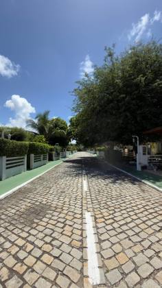 Casa duplex em Buraquinho