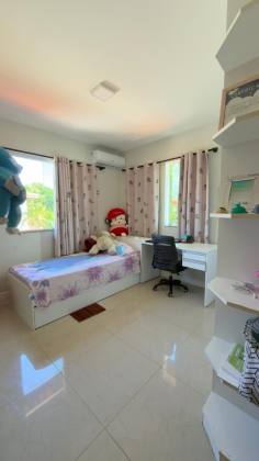 Casa duplex em Buraquinho