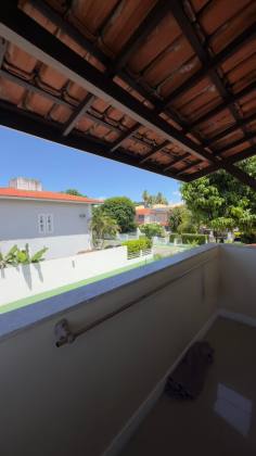 Casa duplex em Buraquinho
