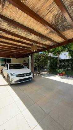 Casa duplex em Buraquinho