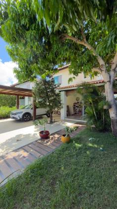 Casa duplex em Buraquinho