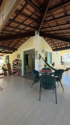 Casa duplex em Buraquinho