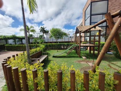 Casa em Vilas do Atlântico 4/4 com suítes