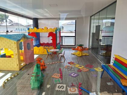 Casa em Vilas do Atlântico 4/4 com suítes