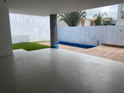 Casa em Vilas do Atlântico 4/4 com suítes