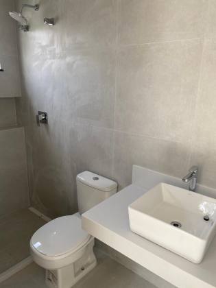 Casa em Vilas do Atlântico 4/4 com suítes
