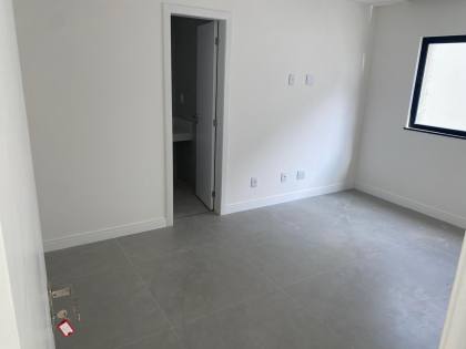 Casa em Vilas do Atlântico 4/4 com suítes