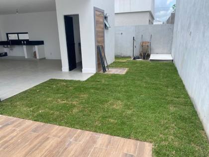 Casa em Vilas do Atlântico 4/4 com suítes
