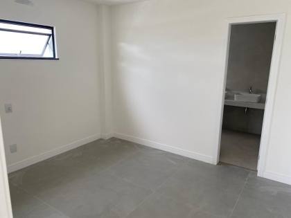 Casa em Vilas do Atlântico 4/4 com suítes