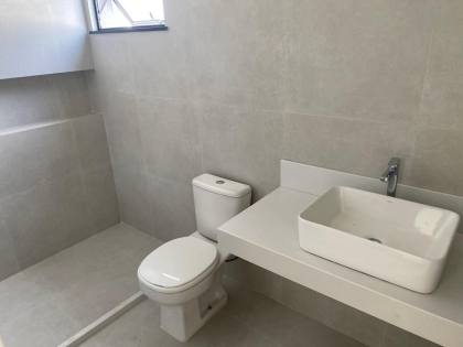 Casa em Vilas do Atlântico 4/4 com suítes