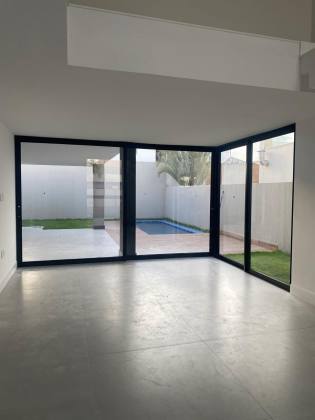 Casa em Vilas do Atlântico 4/4 com suítes