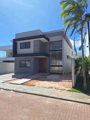 Casa em Vilas do Atlântico 4/4 com suítes