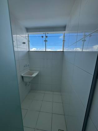 Pitangueiras 2/4 com suíte - Residencial Coliseu