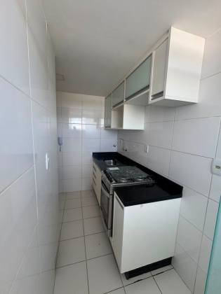 Pitangueiras 2/4 com suíte - Residencial Coliseu