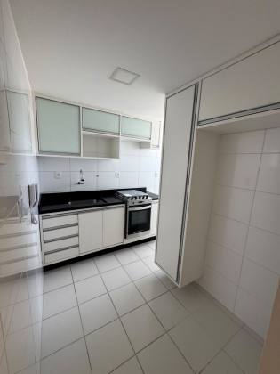 Pitangueiras 2/4 com suíte - Residencial Coliseu