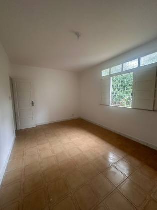 Casa 2/4 com suítes - Sete de Abril