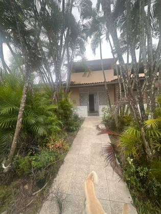 Casa 2/4 com suítes - Sete de Abril