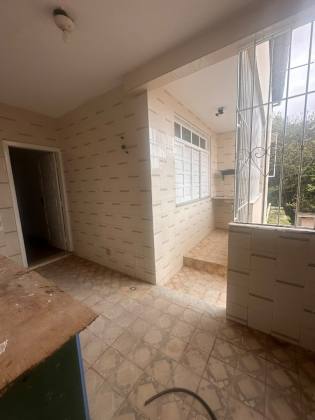 Casa 2/4 com suítes - Sete de Abril