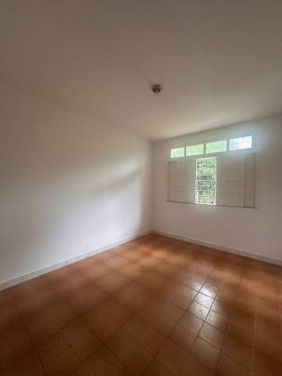 Casa 2/4 com suítes - Sete de Abril