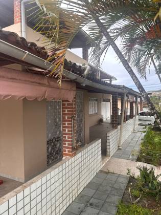 Casa 2/4 com suítes - Sete de Abril