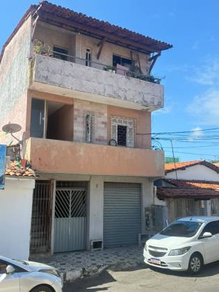 Casa 3/4 com suíte - Centro