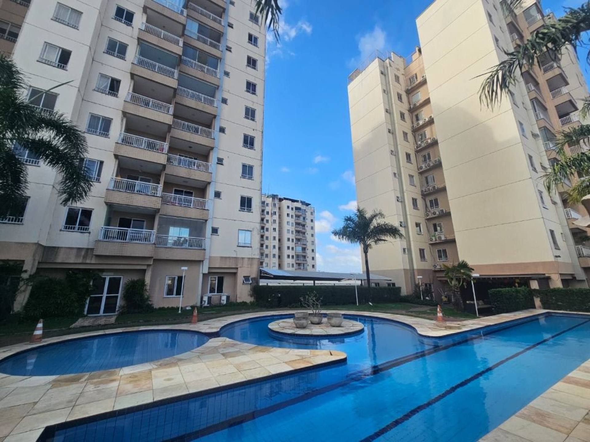 Apartamento com 2 quartos para alugar, 57 m² por R$ 3.054/mês - Messejana - Fortaleza/CE