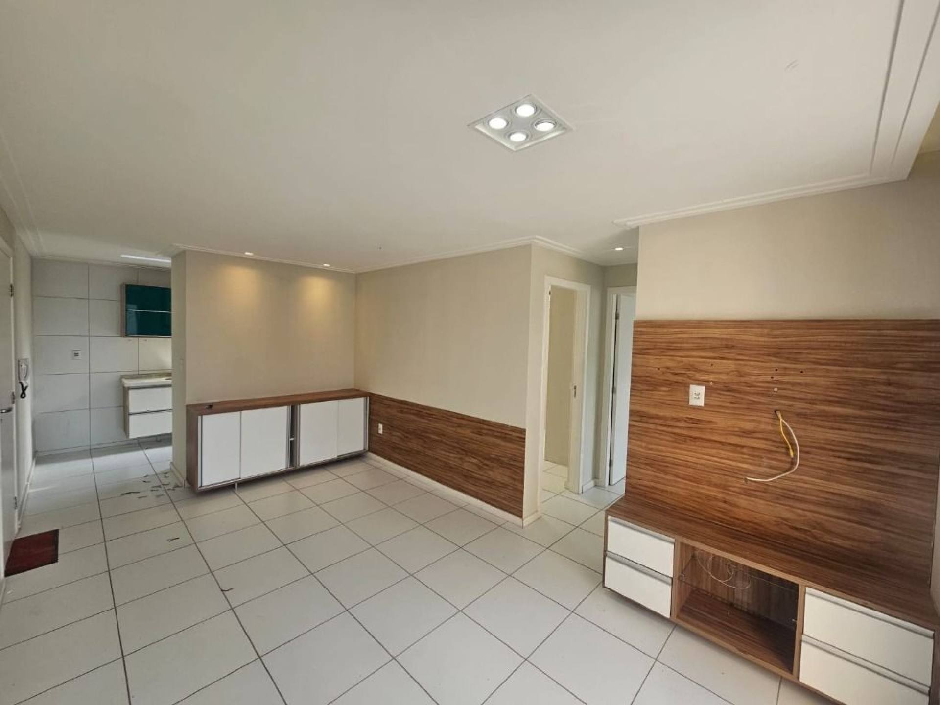 Apartamento com 2 quartos para alugar, 57 m² por R$ 3.054/mês - Messejana - Fortaleza/CE