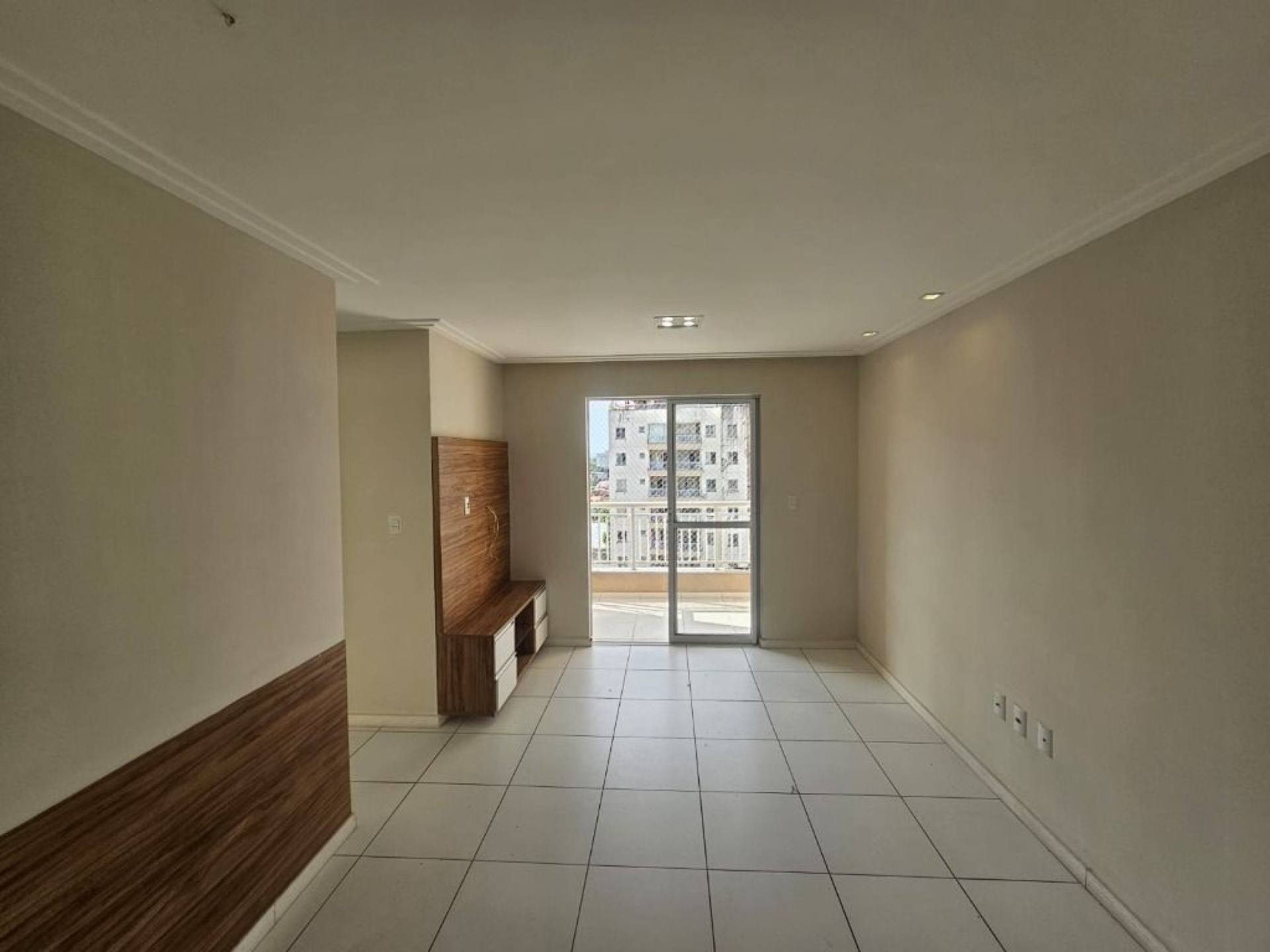 Apartamento com 2 quartos para alugar, 57 m² por R$ 3.054/mês - Messejana - Fortaleza/CE