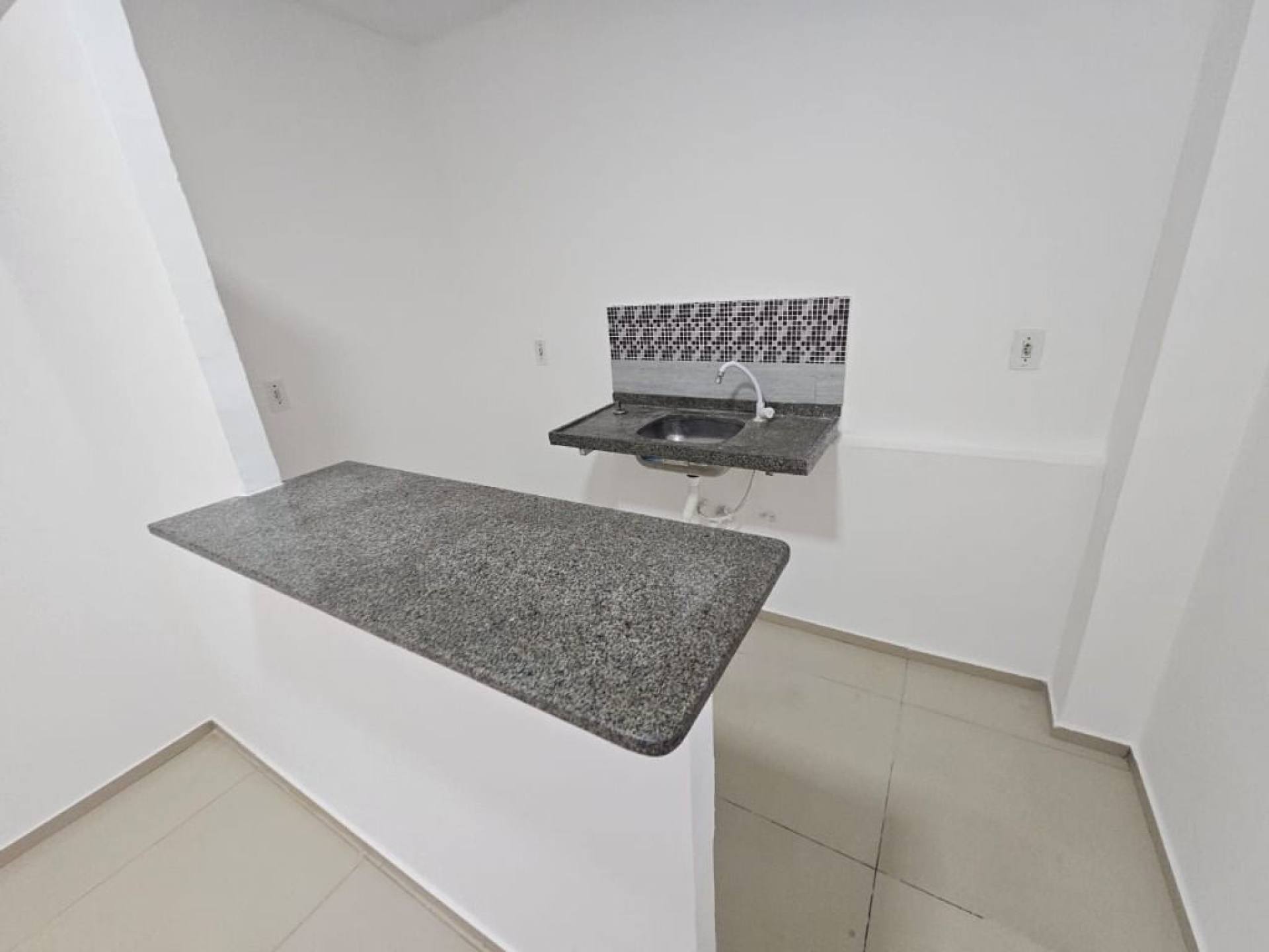 Apartamento com 1 dormitório para alugar, 46 m² por R$ 980,00/mês - Montese - Fortaleza/CE