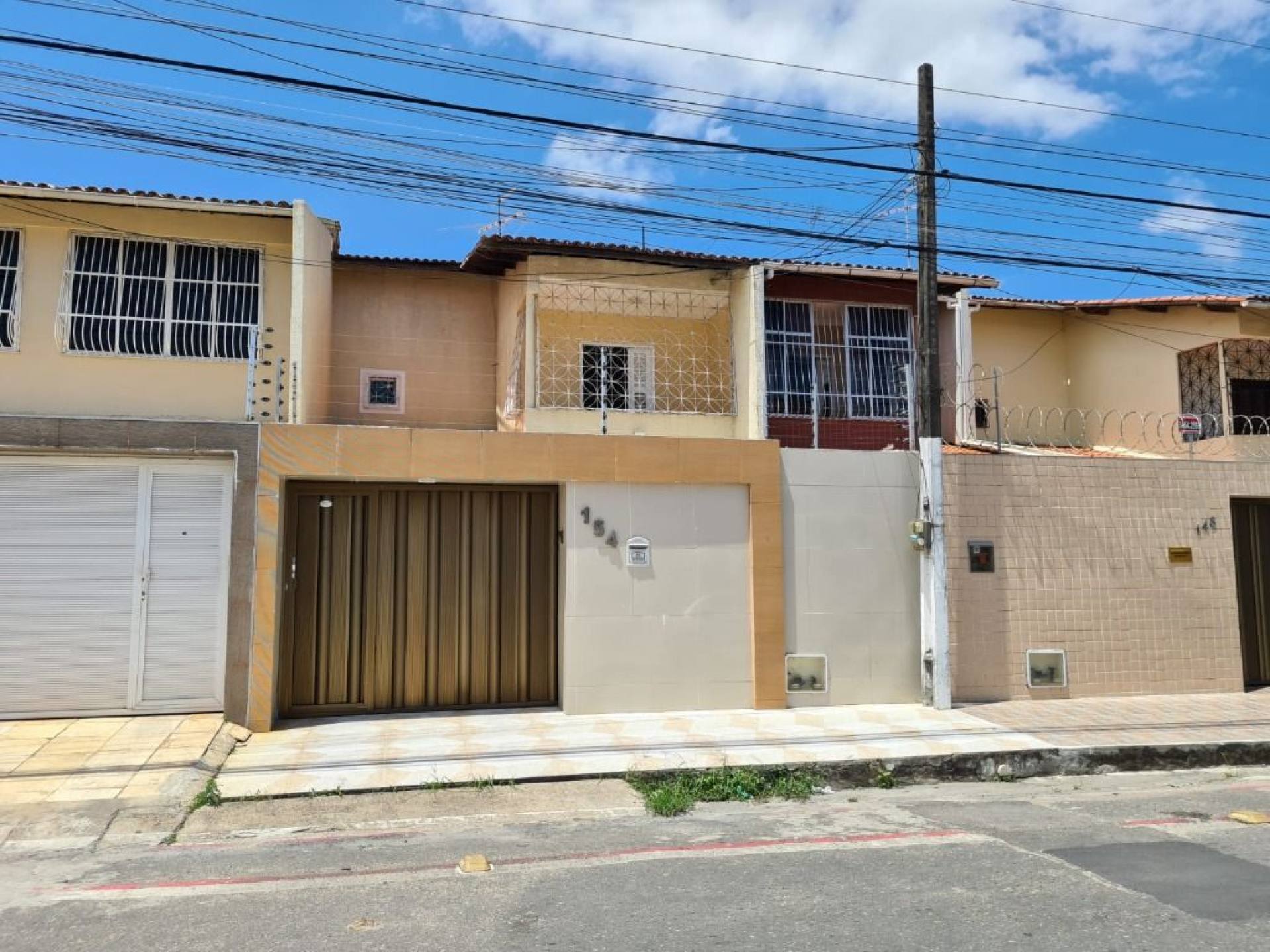 Casa com 3 quartos para alugar, 140 m² por R$ 2.800/mês - Itaperi - Fortaleza/CE
