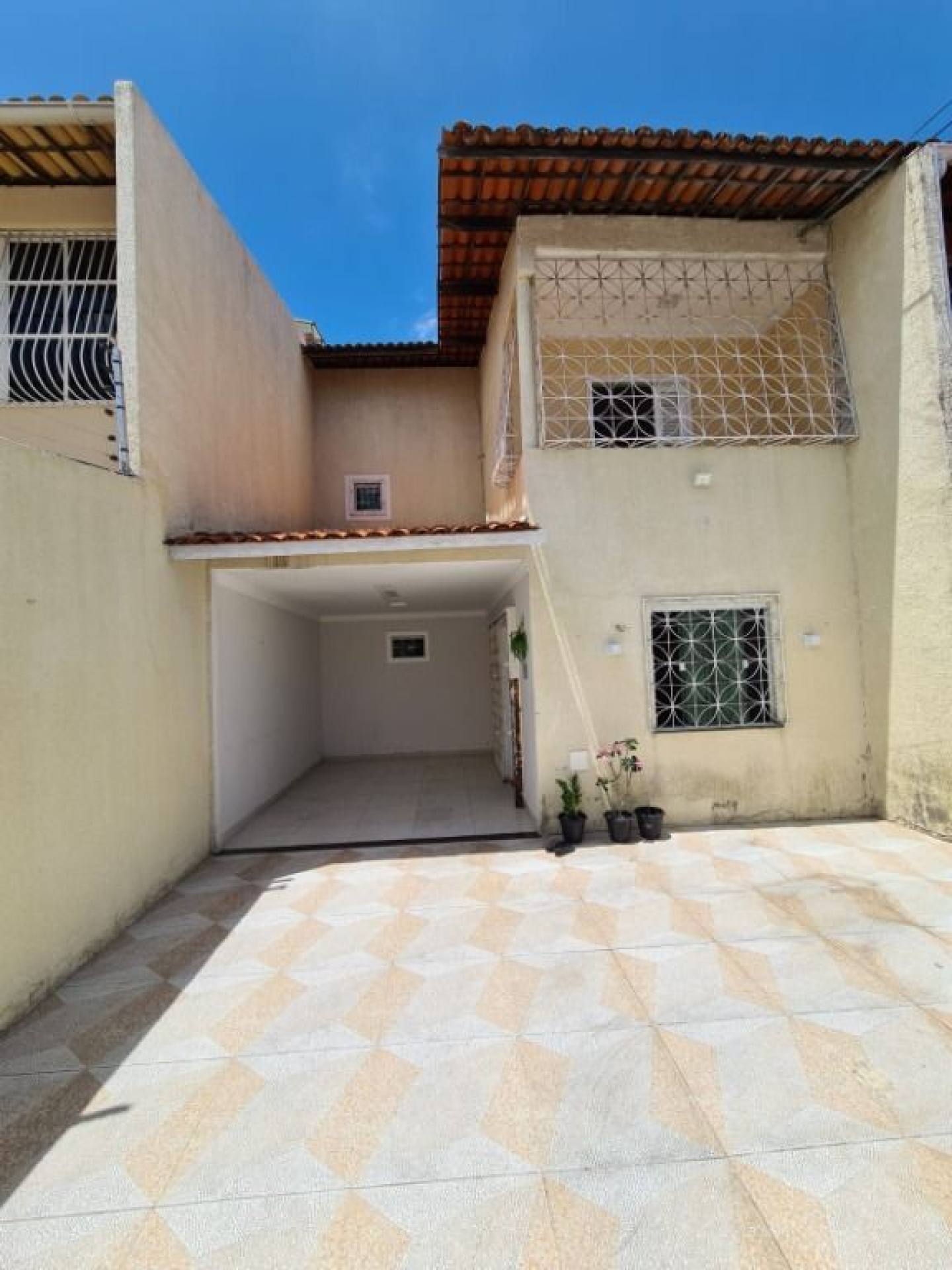 Casa com 3 quartos para alugar, 140 m² por R$ 2.800/mês - Itaperi - Fortaleza/CE