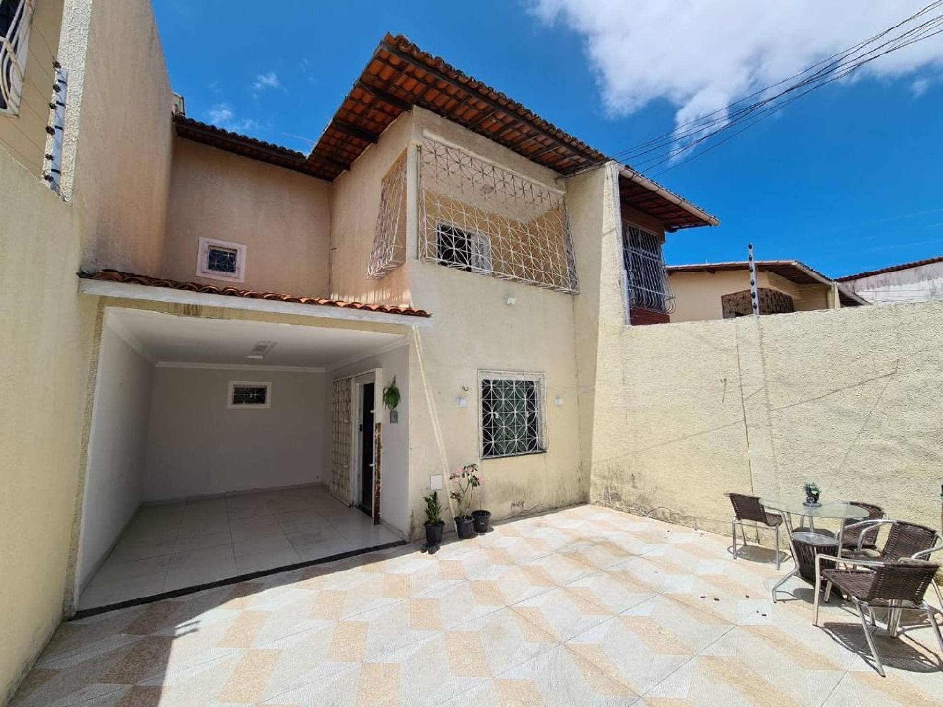 Casa com 3 quartos para alugar, 140 m² por R$ 2.800/mês - Itaperi - Fortaleza/CE