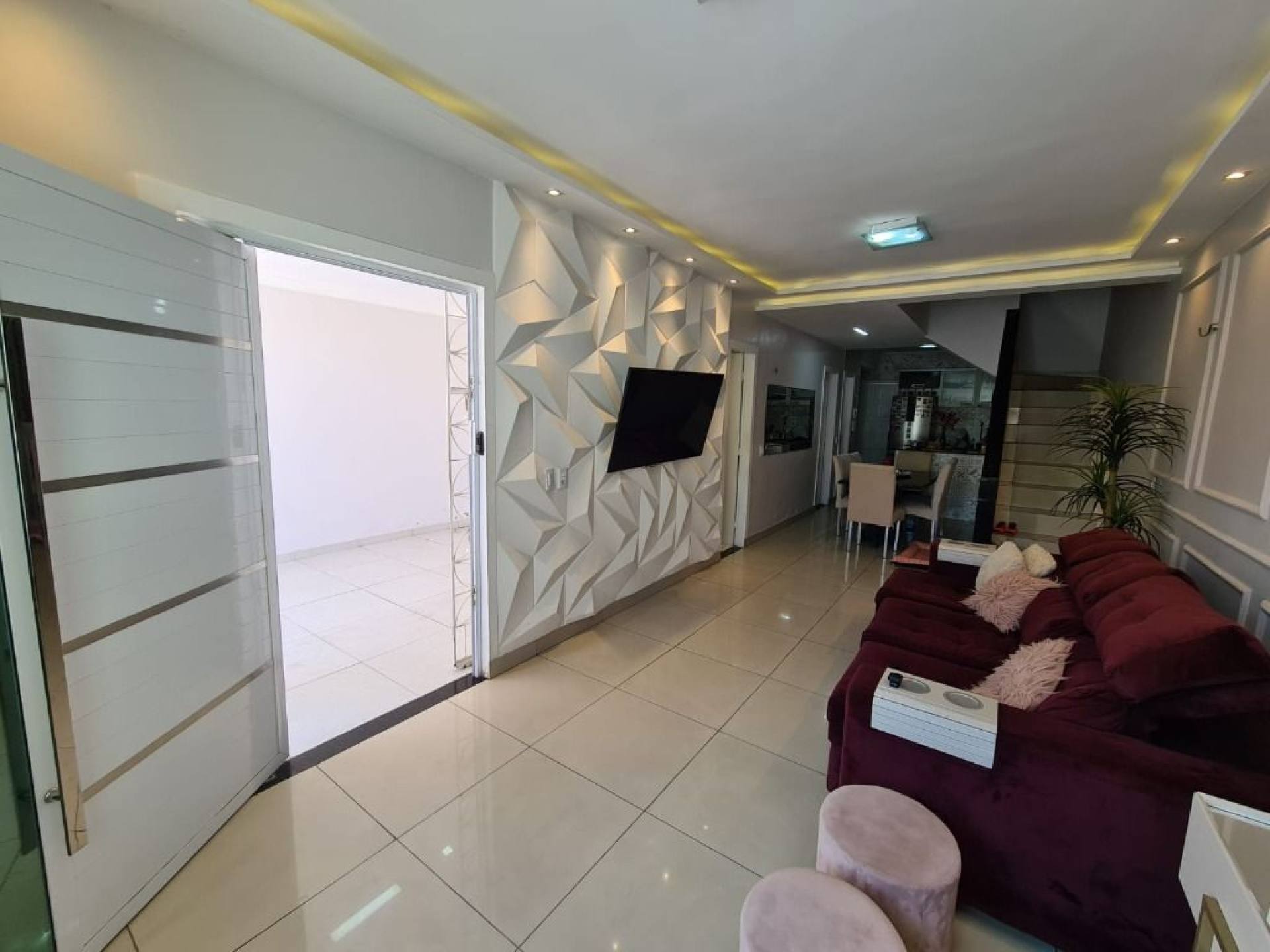 Casa com 3 quartos para alugar, 140 m² por R$ 2.800/mês - Itaperi - Fortaleza/CE
