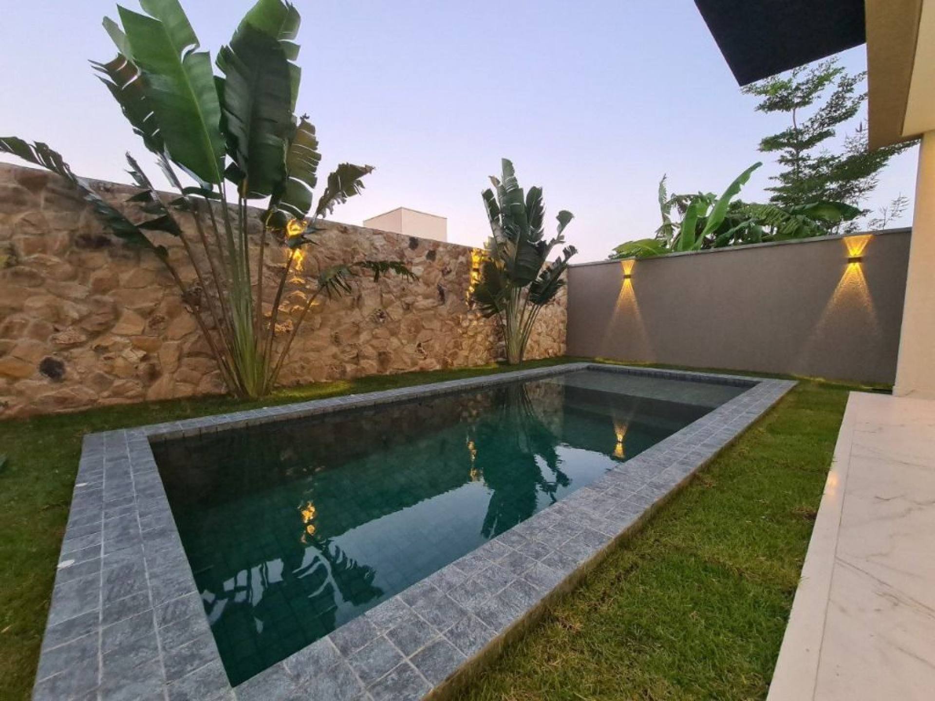 Casa Duplex com 4 quartos à venda, 328 m² por R$ 1.950.000 - Cidade Alpha - Eusébio/CE