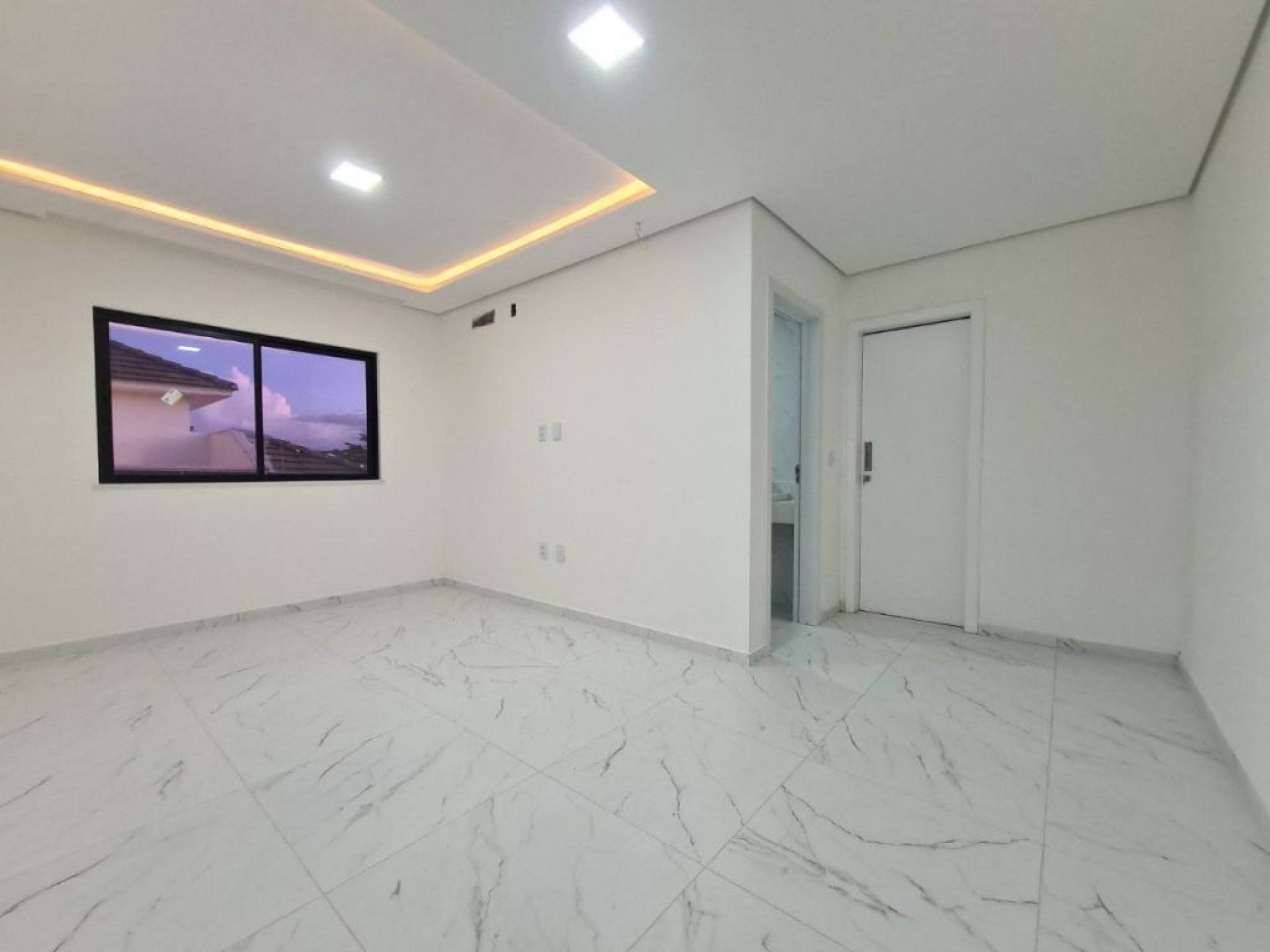 Casa Duplex com 4 quartos à venda, 328 m² por R$ 1.950.000 - Cidade Alpha - Eusébio/CE