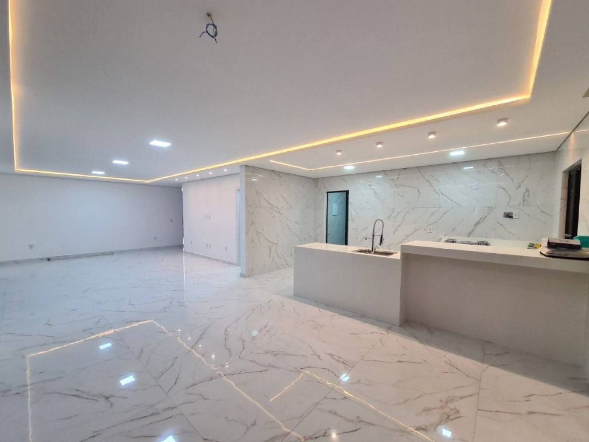 Casa Duplex com 4 quartos à venda, 328 m² por R$ 1.950.000 - Cidade Alpha - Eusébio/CE