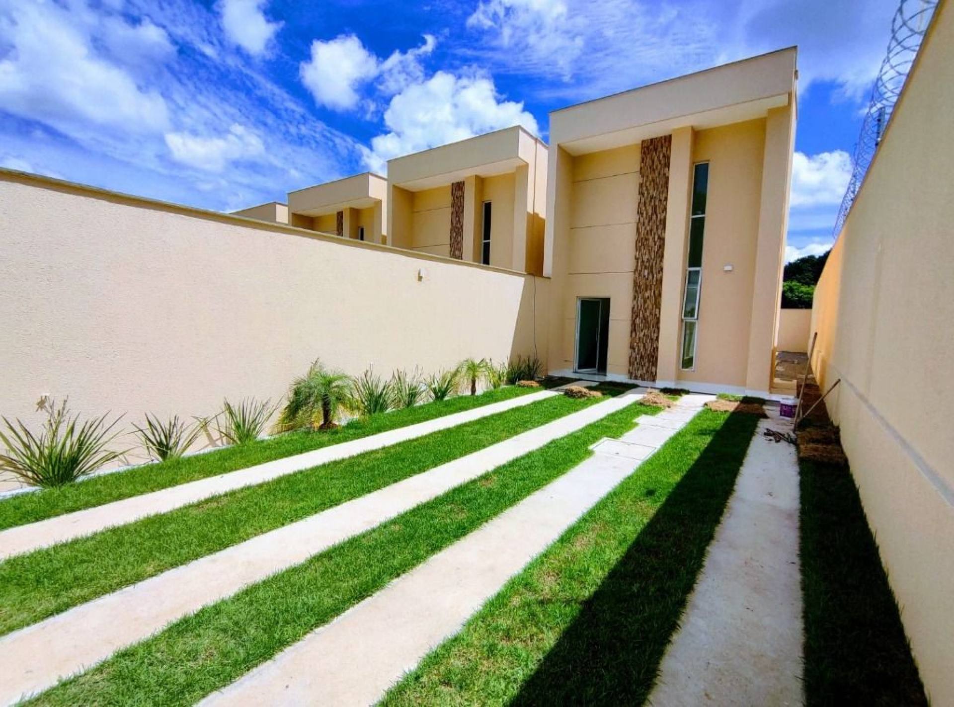 Casa com 3 dormitórios à venda, 92,88m² por R$ 419.900 - Coaçu - Eusébio/CE