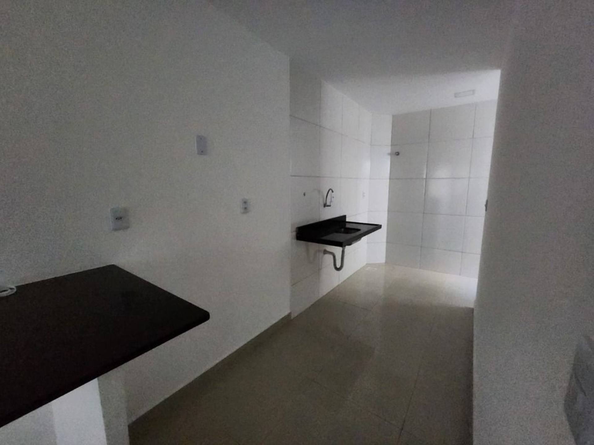 Apartamento com 2 quartos para alugar, 46 m² por R$ 1.300/mês - Montese - Fortaleza/CE
