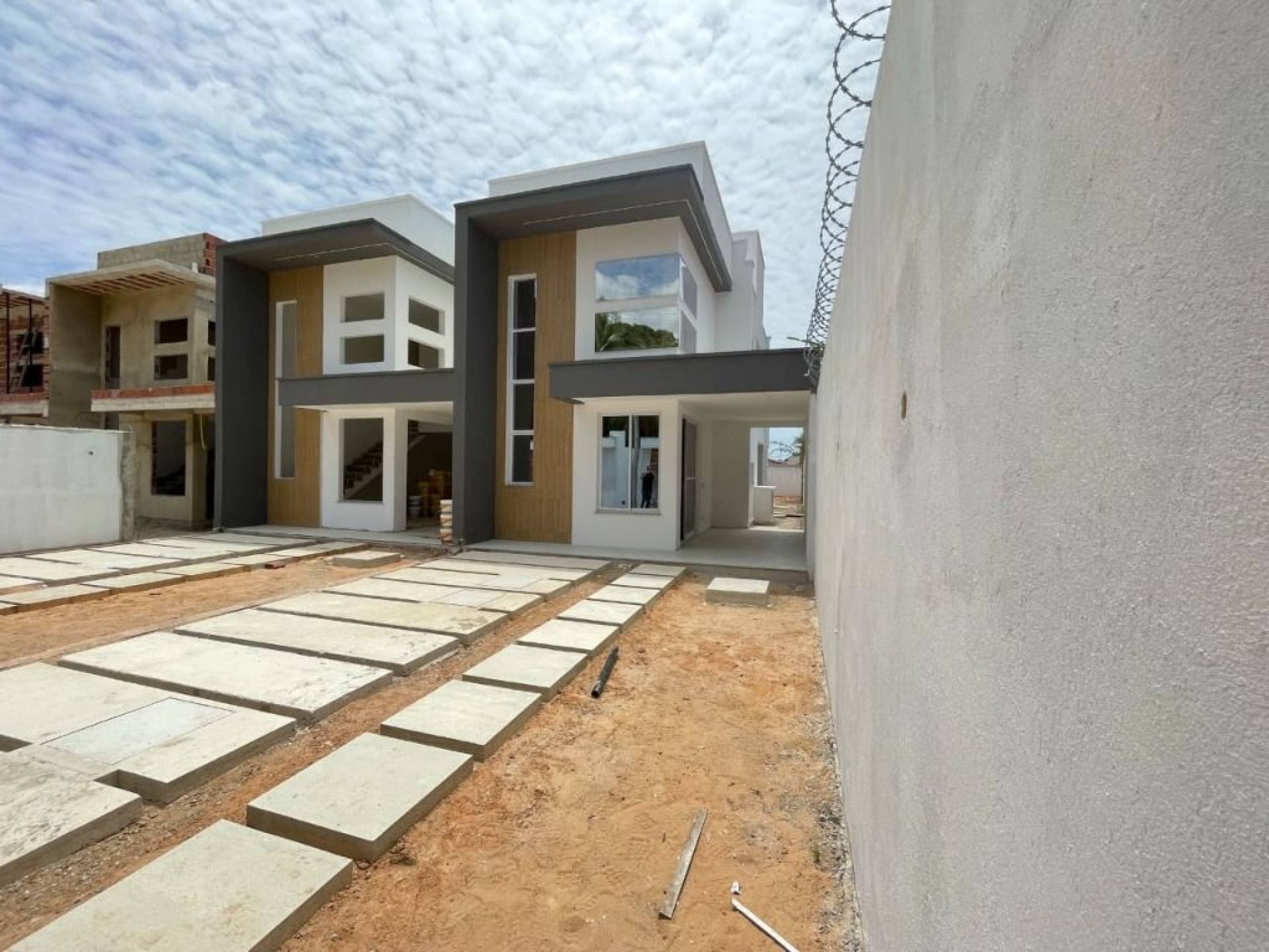 Cristal Ville Residence - Casa Duplex com 03 suítes à venda, 128 m² por R$ 500.000 - Centro - Eusébio/CE