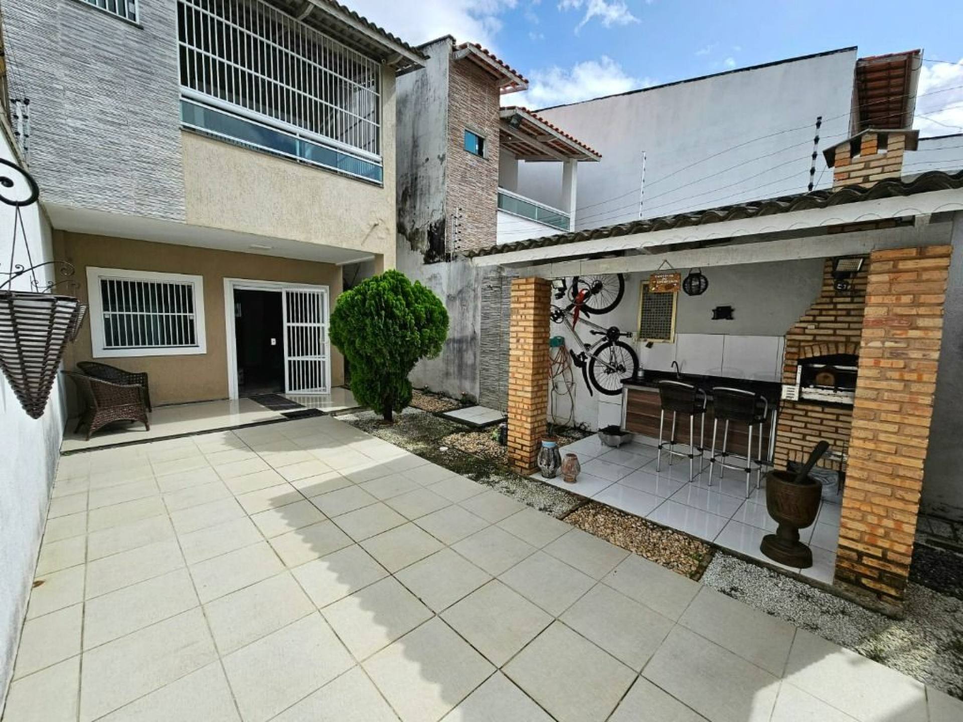 Casa com 4 Quartos à venda, 150 m² por R$ 550.000 - Itaperi - Fortaleza/CE