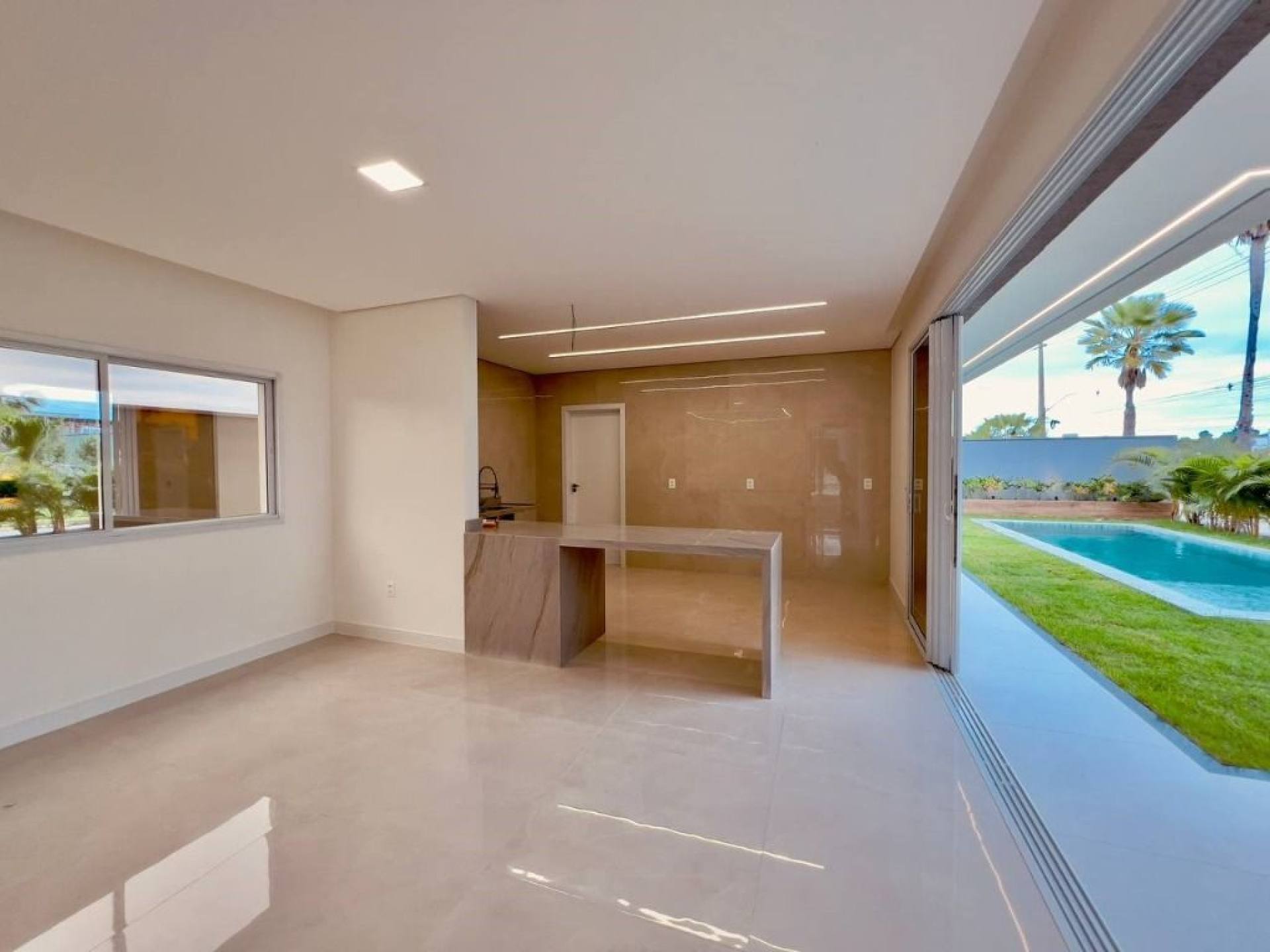 Casa Duplex com 4 quartos à venda, 255 m² por R$ 1.900.000 - Cidade Alpha - Eusébio/CE