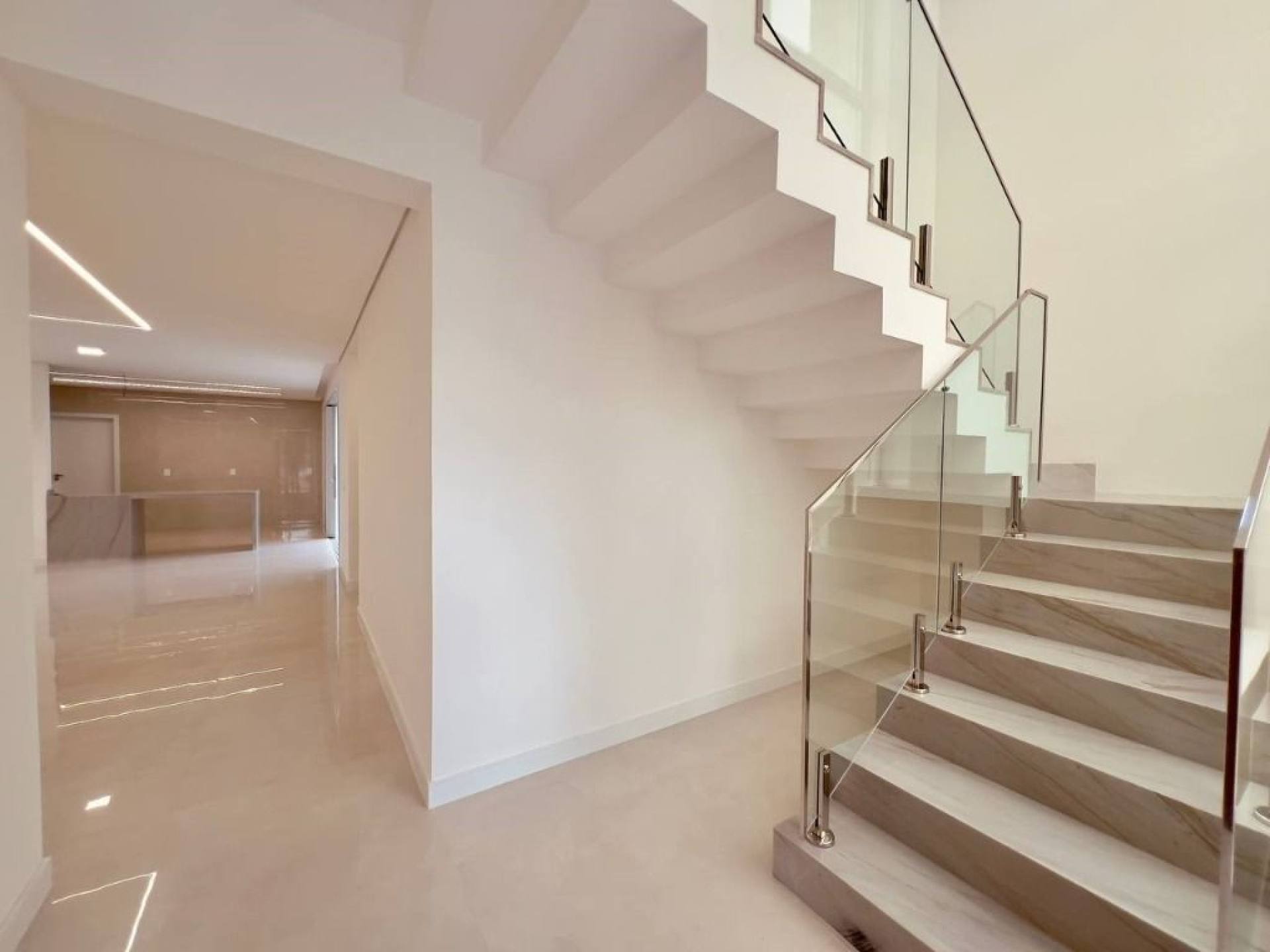 Casa Duplex com 4 quartos à venda, 255 m² por R$ 1.900.000 - Cidade Alpha - Eusébio/CE