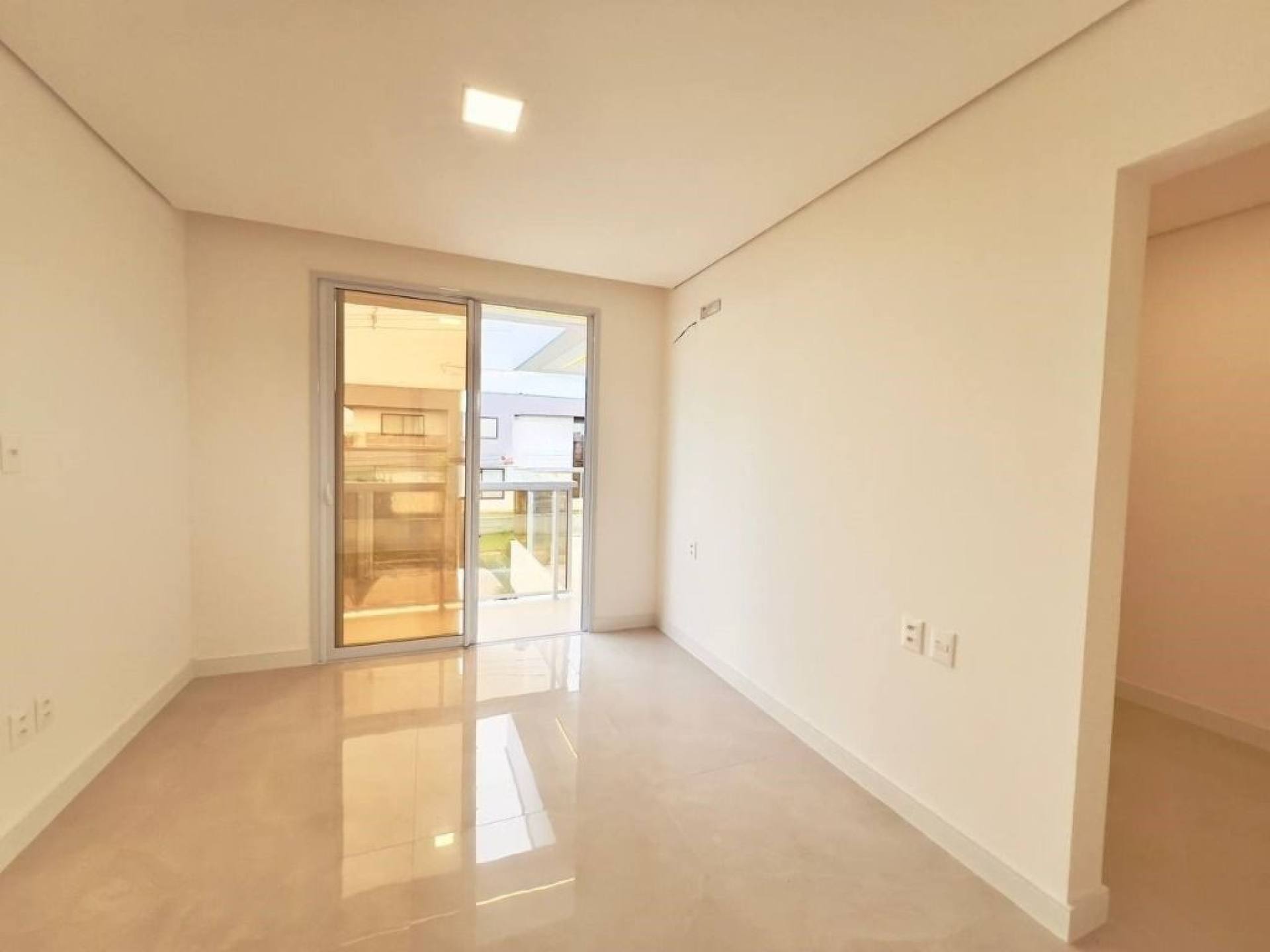 Casa Duplex com 4 quartos à venda, 255 m² por R$ 1.900.000 - Cidade Alpha - Eusébio/CE