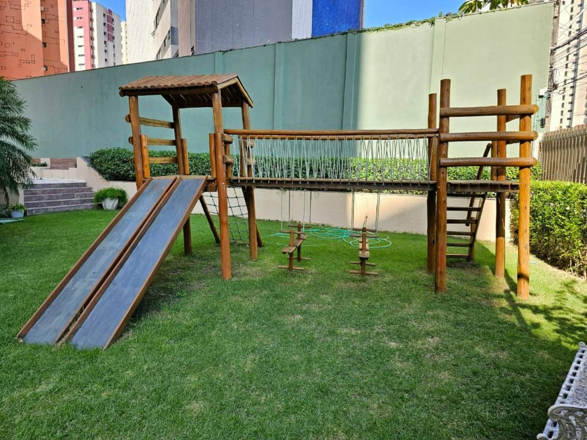 Apartamento com 3 dormitórios à venda, 143 m² por R$ 750.000,00 - Cocó - Fortaleza/CE