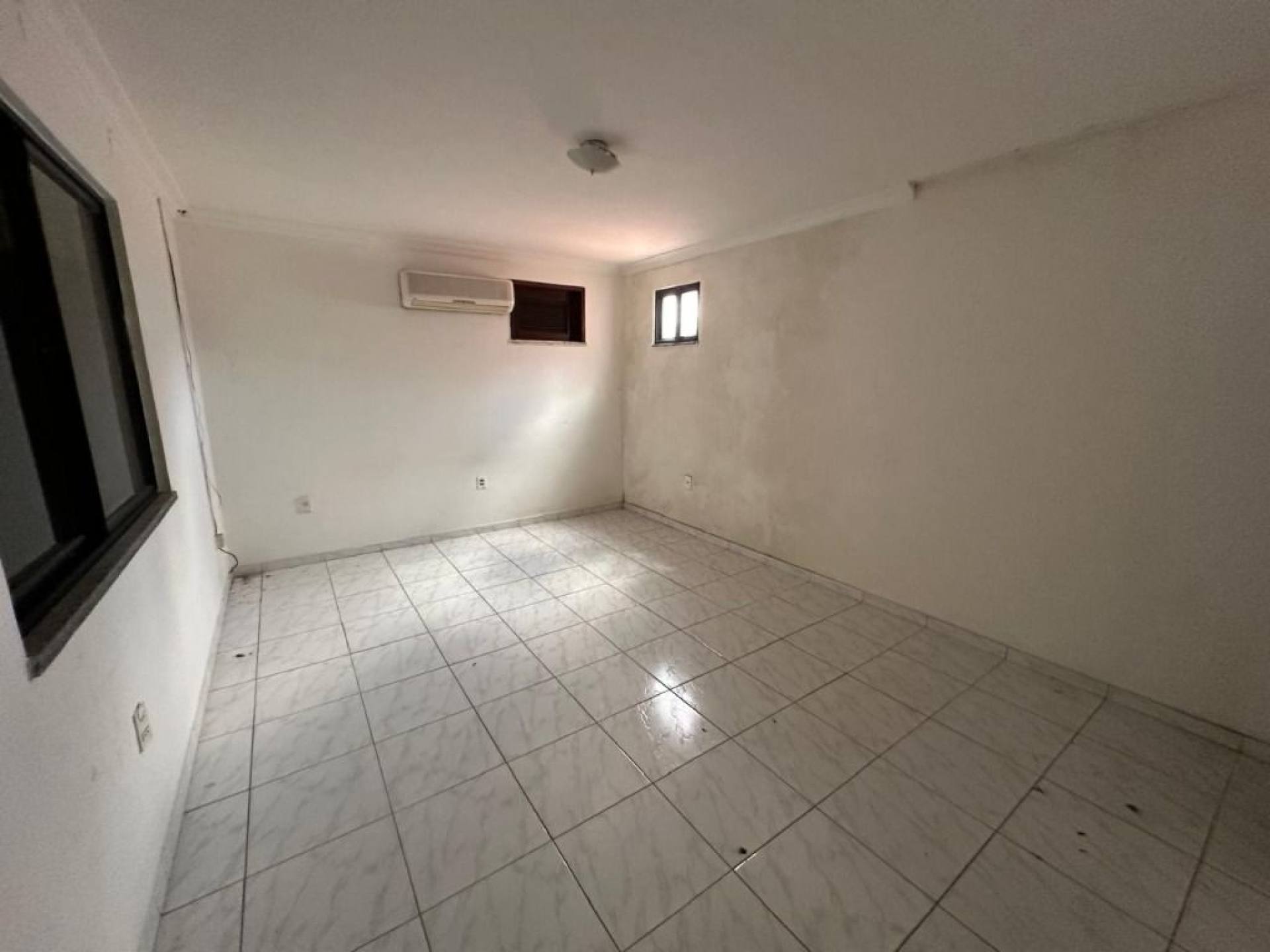 Casa com 6 quartos para alugar, 500 m² por R$ 8.000/mês - Parque Manibura - Fortaleza/CE