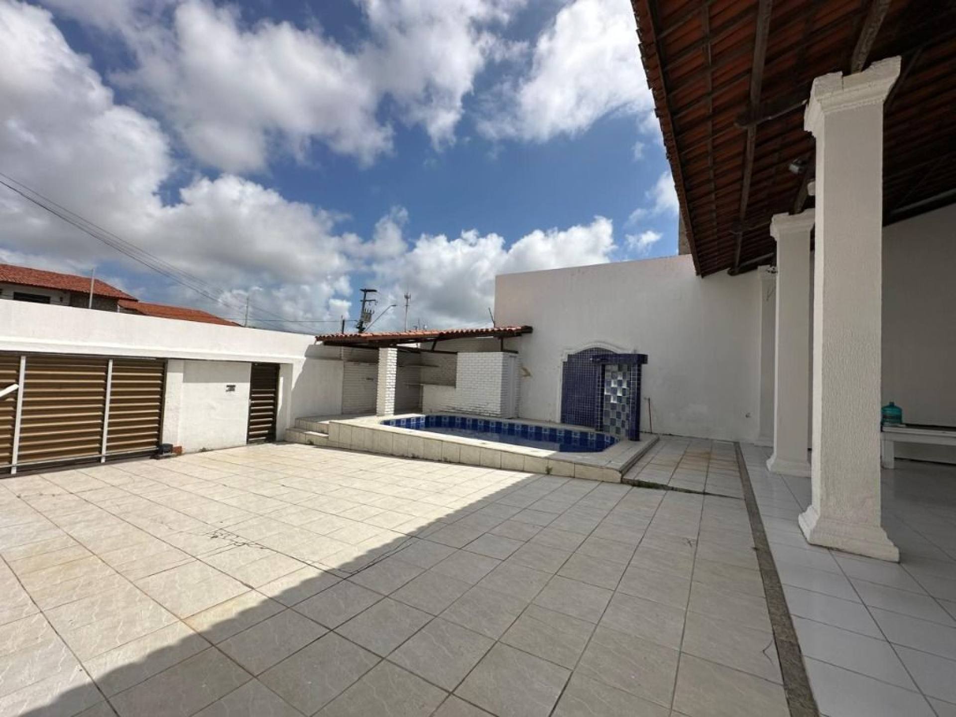 Casa com 6 quartos para alugar, 500 m² por R$ 8.000/mês - Parque Manibura - Fortaleza/CE