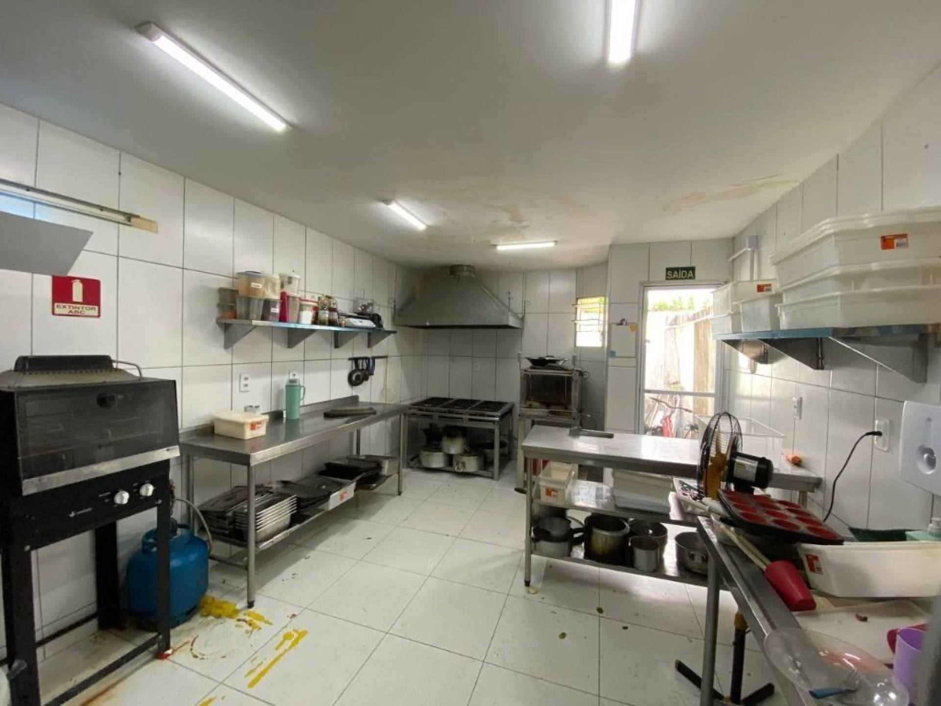 Casa com 2 quartos para alugar, 147 m² por R$ 4.500/mês - Cidade dos Funcionários - Fortaleza/CE